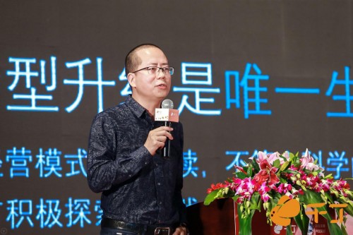 龍湖集團董事長的背景，卓越的企業(yè)領袖與深厚的行業(yè)積淀，龍湖集團董事長背景揭秘，企業(yè)領袖的深厚底蘊與行業(yè)積淀的傳奇故事